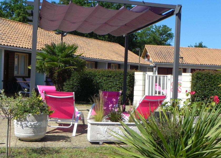 Nouvelle-Aquitaine Hourtin garden
