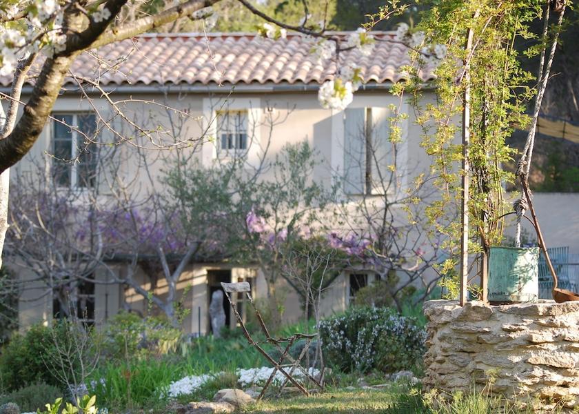 Provence - Alpes - Cote d'Azur Saumane-de-Vaucluse Facade