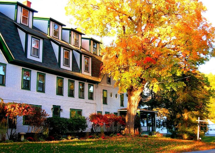 New Hampshire North Sutton Facade