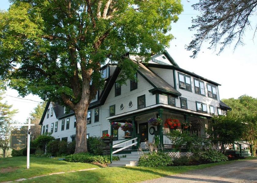 New Hampshire North Sutton Facade