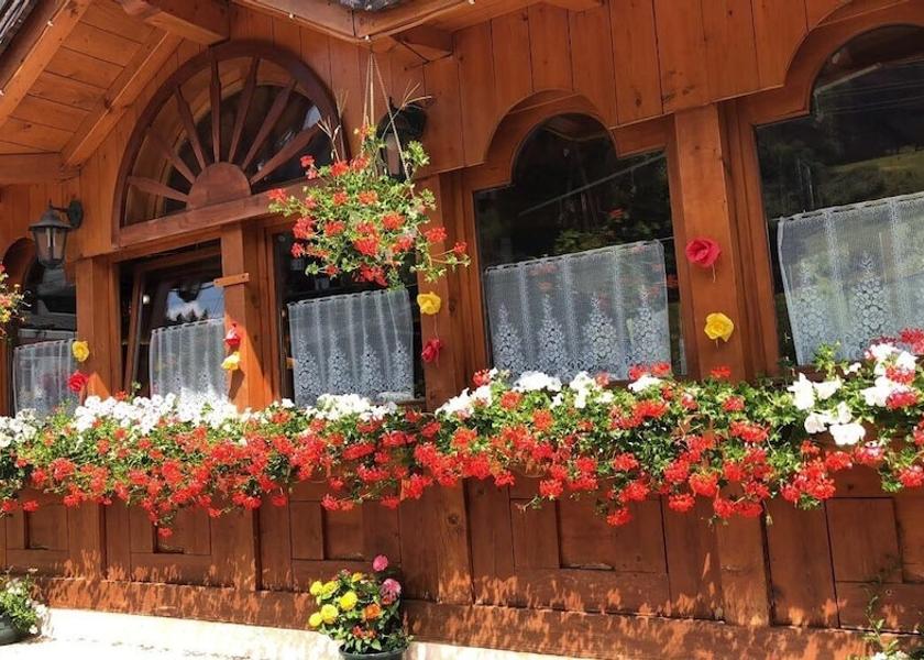 Auvergne-Rhône-Alpes Samoëns Facade
