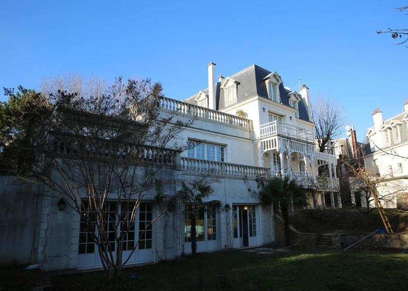 Ile-de-France Saint-Cloud Facade