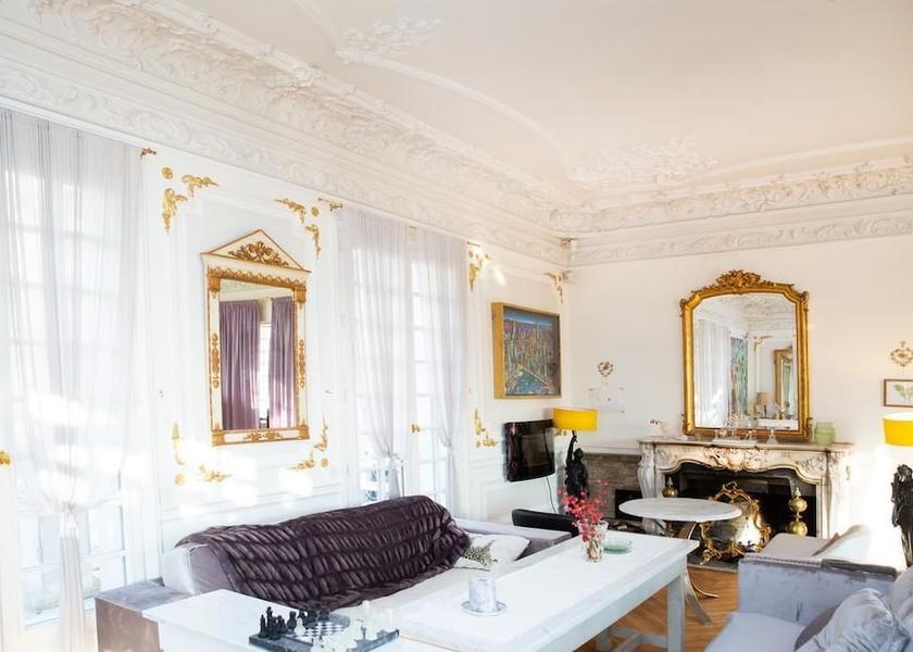 Ile-de-France Saint-Cloud Interior Entrance