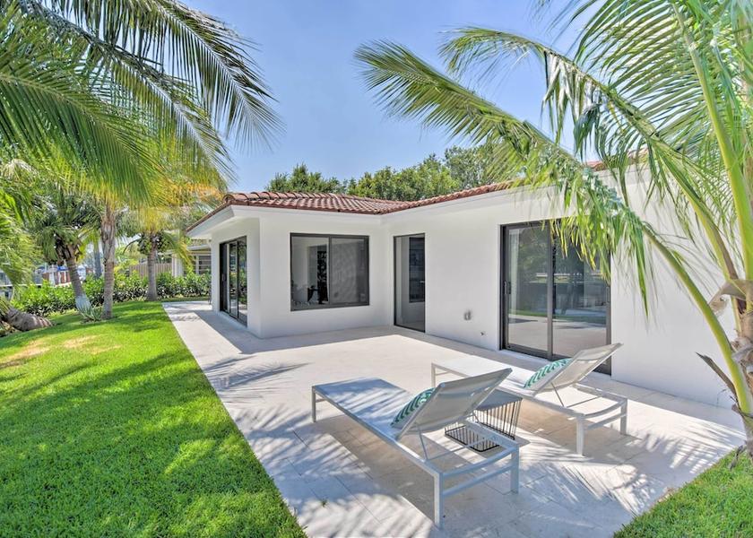 Florida Wilton Manors Interior Entrance