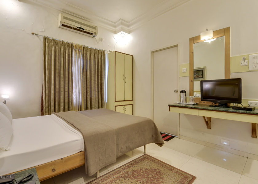 Maharashtra Pune Deluxe A/c Single Room