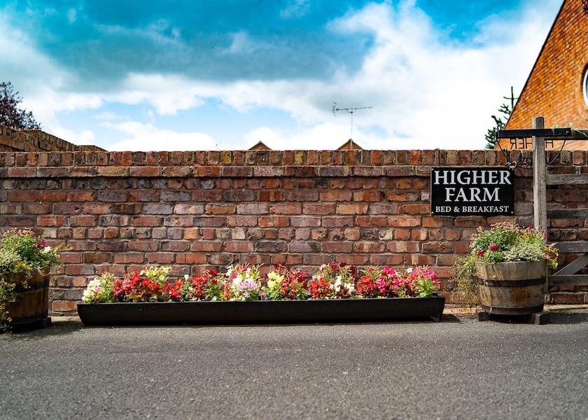 England Malpas Exterior Detail