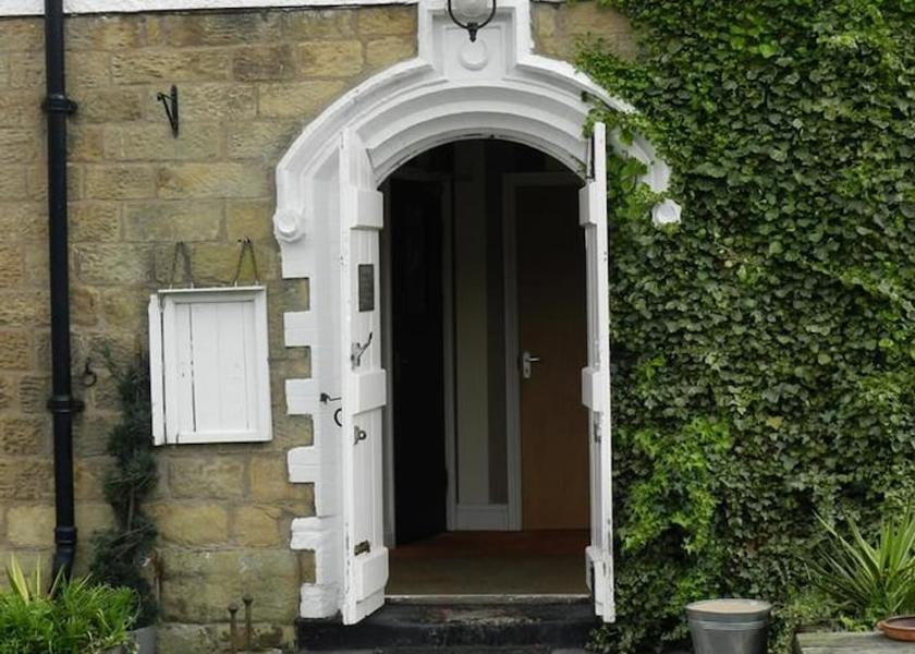 England Belford Exterior Detail