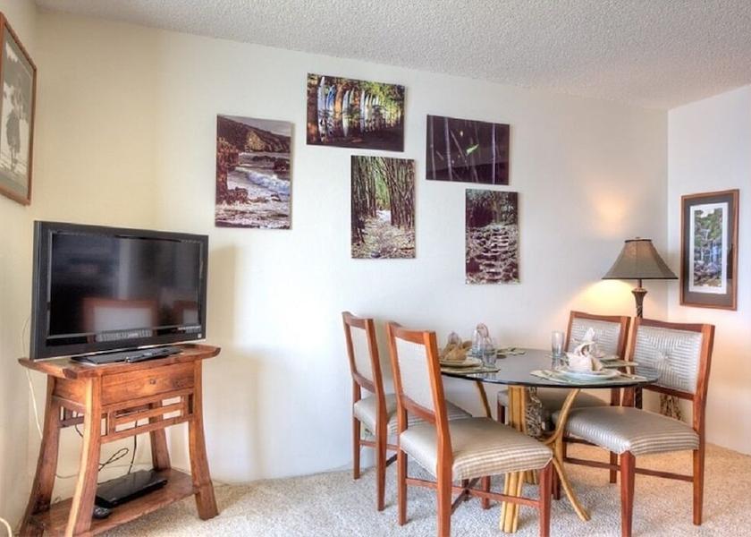 Hawaii Wailuku Dining Area