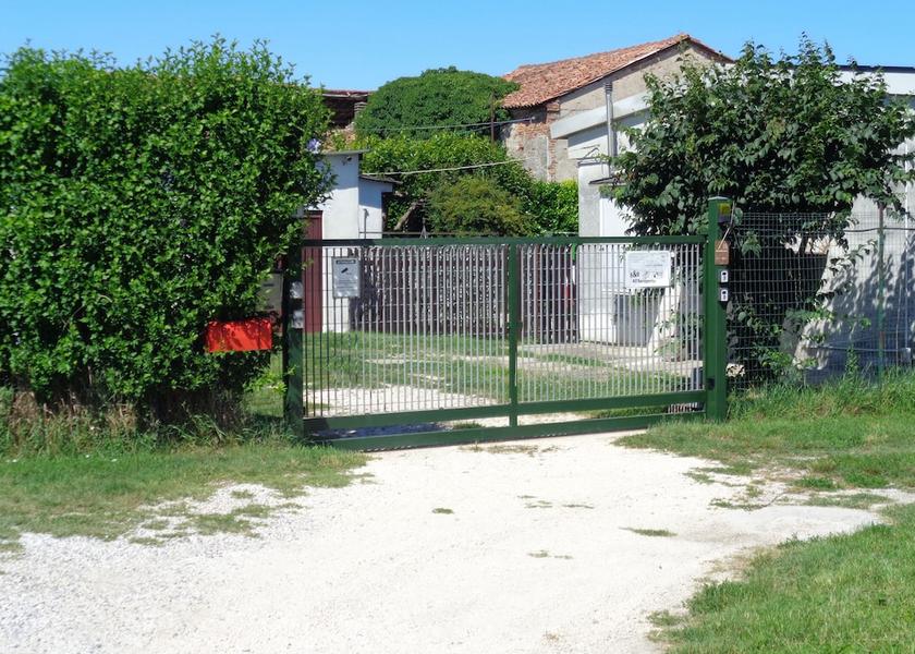 Lombardy Curtatone Exterior Detail
