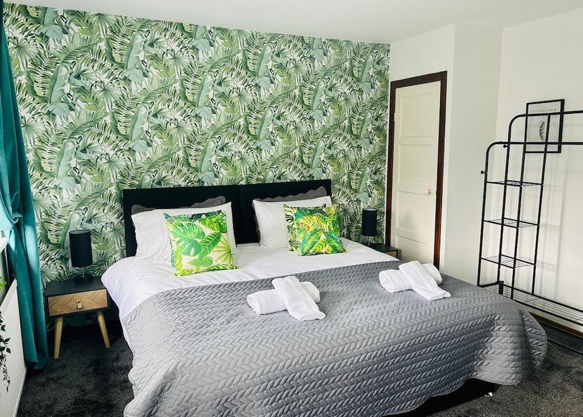 Scotland Airdrie Room