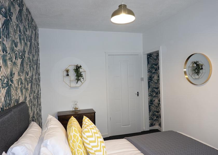 Scotland Airdrie Room