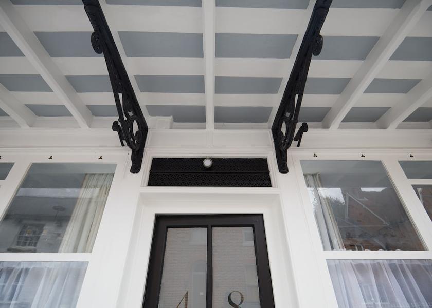 England Pewsey Exterior Detail