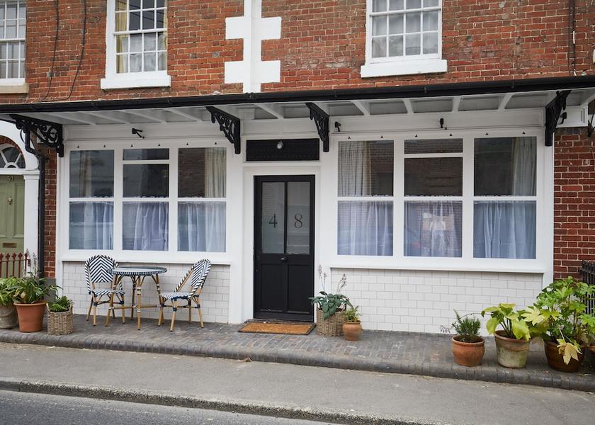 England Pewsey Exterior Detail