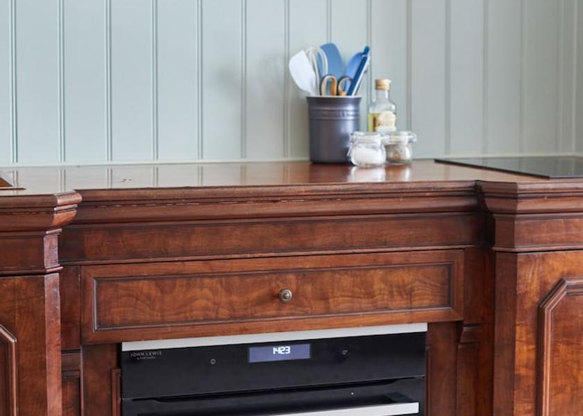 England Pewsey Exterior Detail