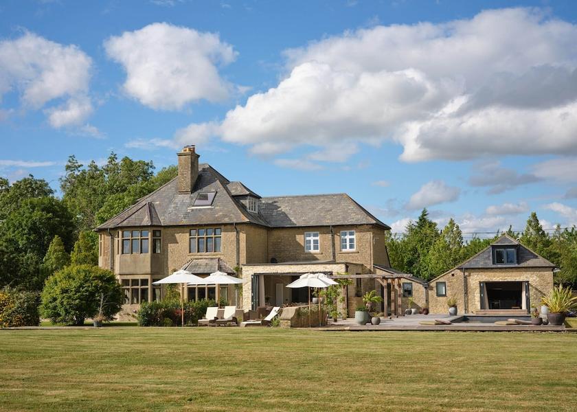 England Lechlade Facade