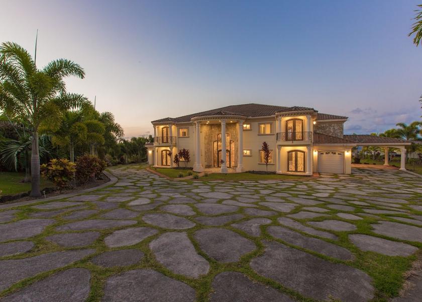 Hawaii Hakalau Facade