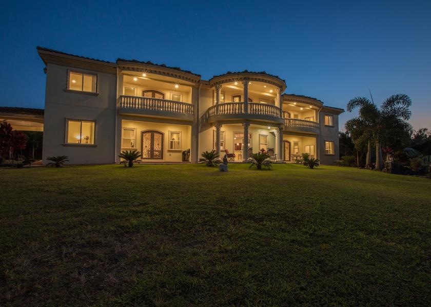 Hawaii Hakalau Exterior Detail