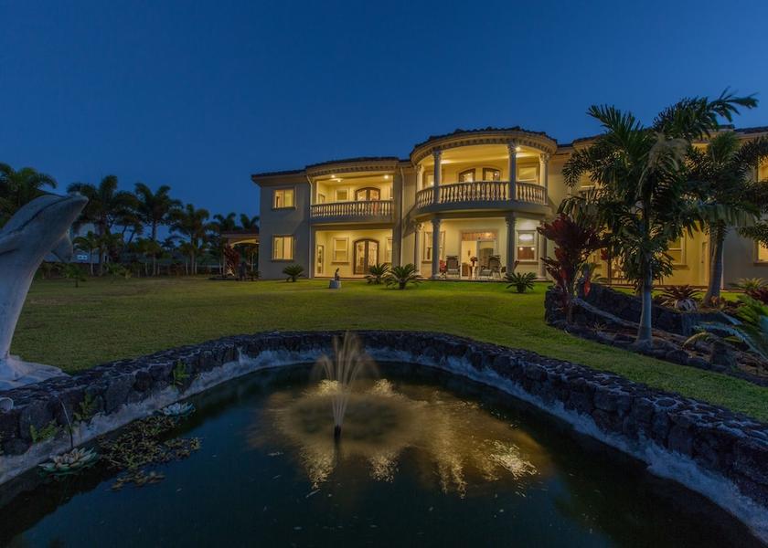 Hawaii Hakalau Fountain