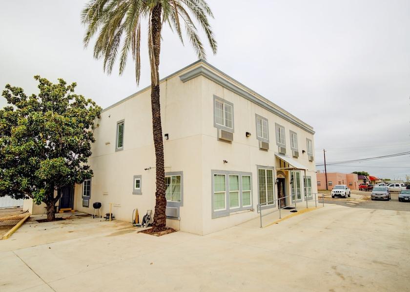 Texas Dilley Exterior Detail