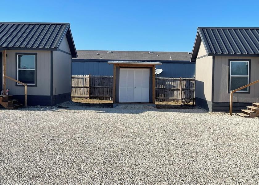 Texas Carrizo Springs Exterior Detail