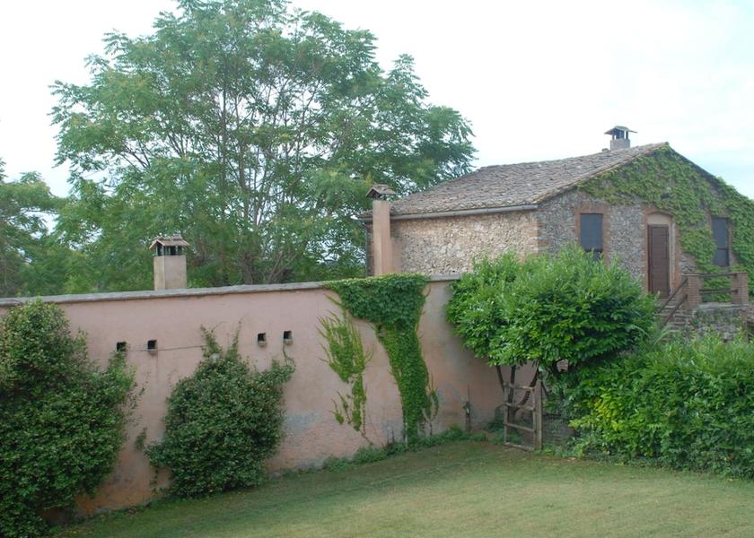 Umbria Amelia Exterior Detail