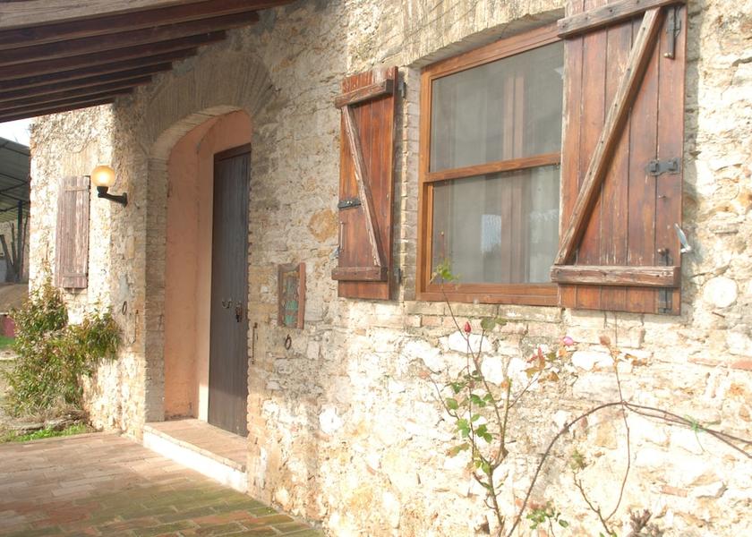 Umbria Amelia Exterior Detail