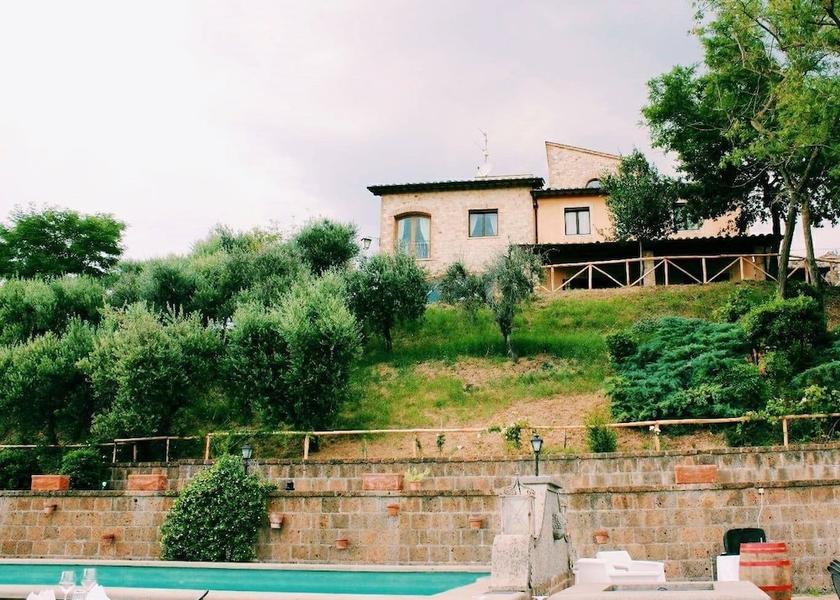 Umbria Amelia Exterior Detail