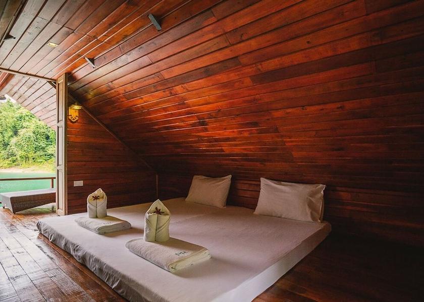 Surat Thani Ban Ta Khun Room