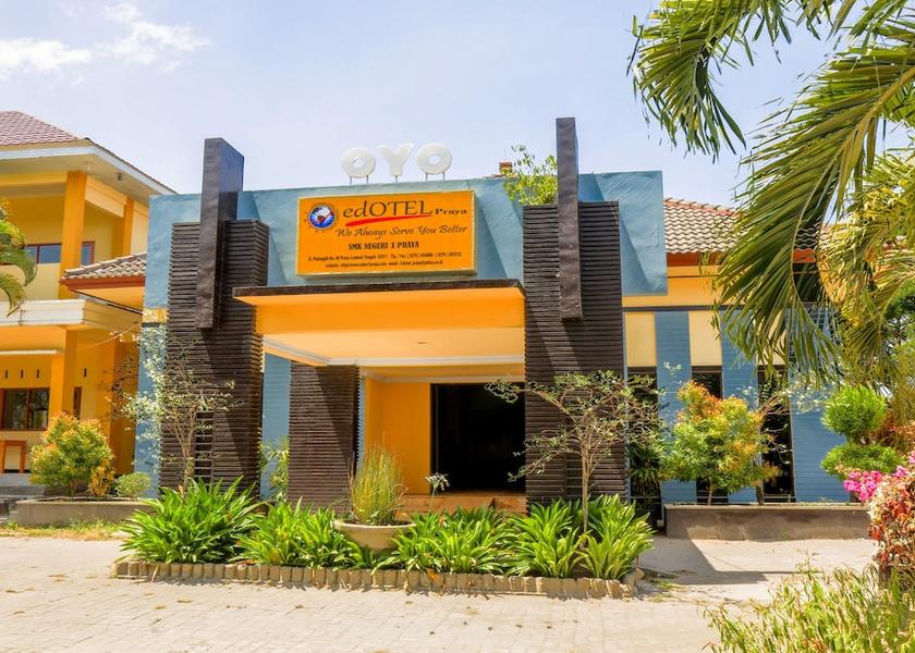 Praya Exterior Detail