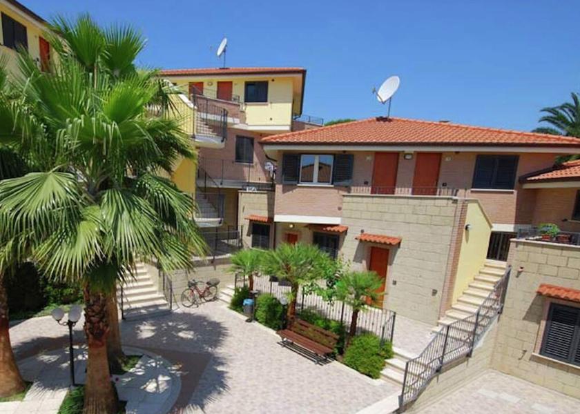 Abruzzo Tortoreto Exterior Detail