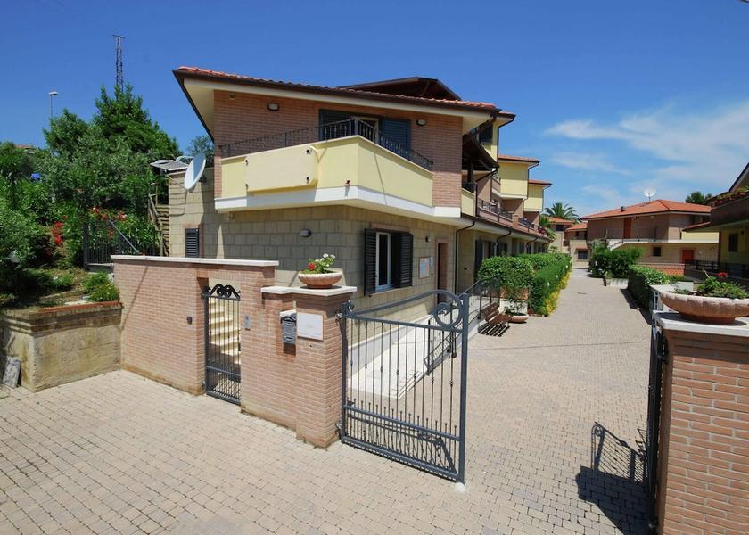 Abruzzo Tortoreto Exterior Detail