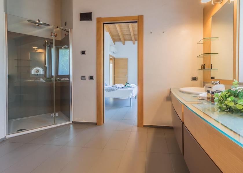 Lombardy Lierna Room