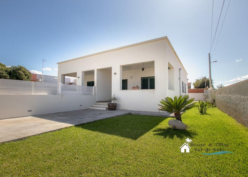 Sicily Avola Exterior Detail