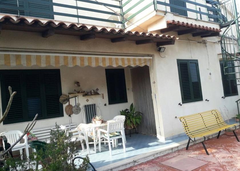 Sicily Avola Outdoor Dining