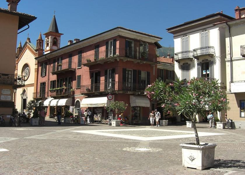 Lombardy Varenna Exterior Detail