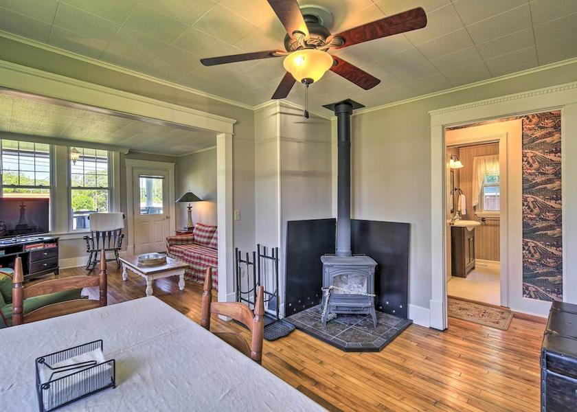 Virginia Damascus Interior Entrance