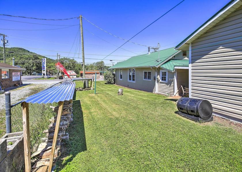 Virginia Damascus Interior Entrance