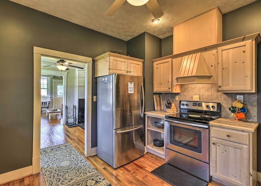 Virginia Damascus Interior Entrance