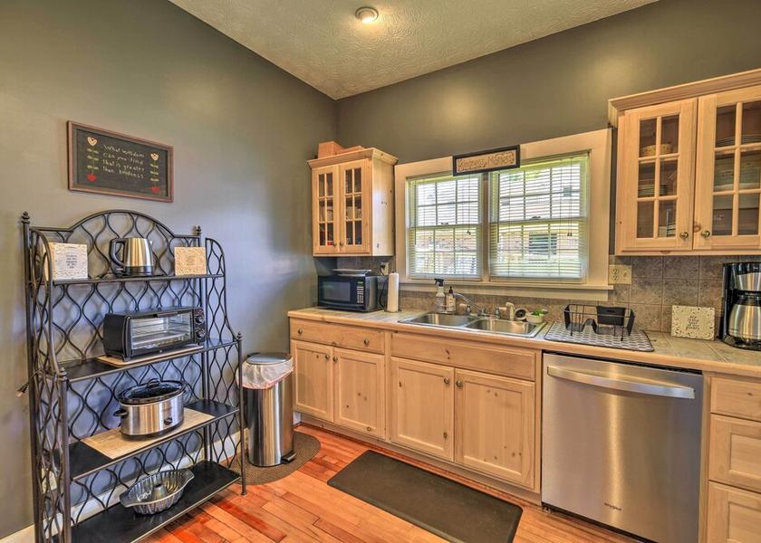 Virginia Damascus Interior Entrance