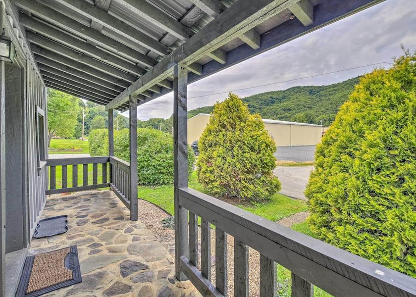 Virginia Damascus Interior Entrance