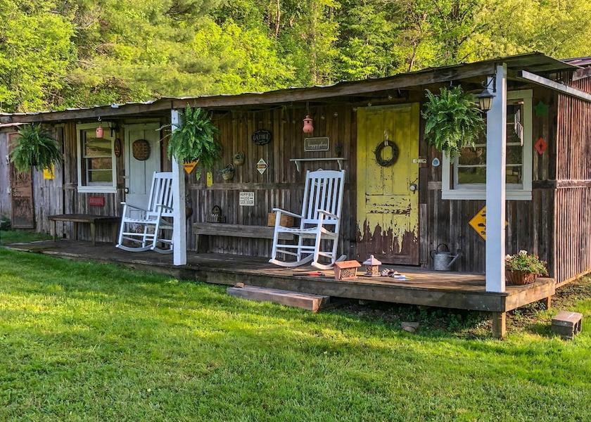 Virginia Damascus Interior Entrance