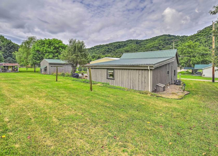Virginia Damascus Interior Entrance