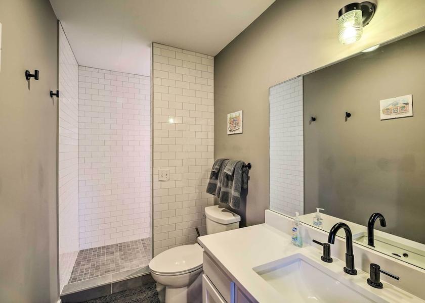 Virginia Damascus Interior Entrance