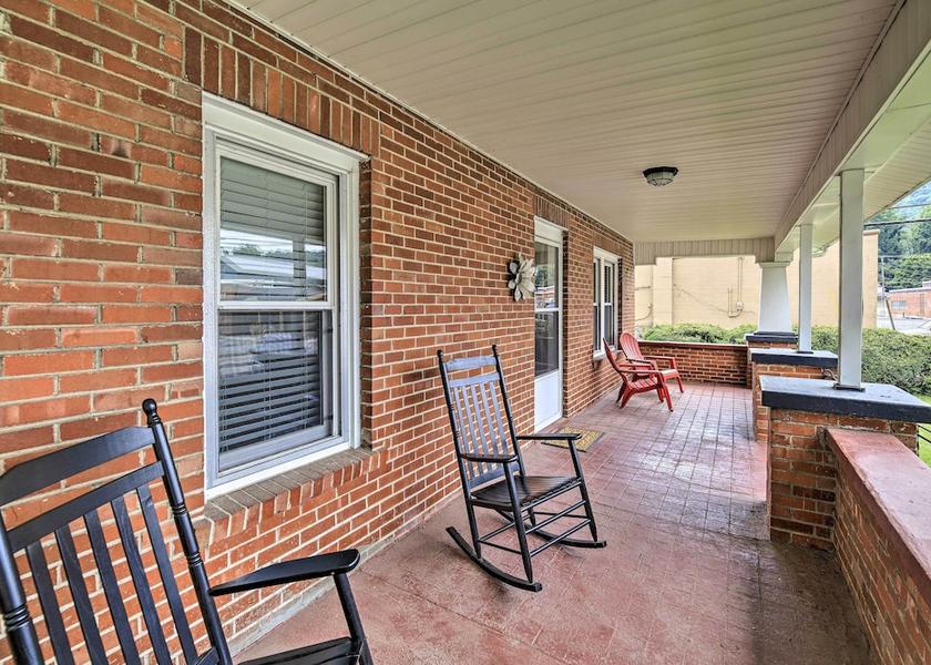 Virginia Damascus Interior Entrance