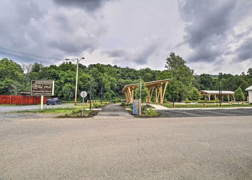 Virginia Damascus Interior Entrance