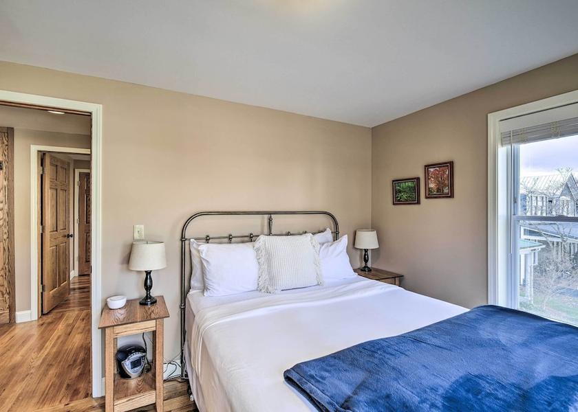 Virginia Damascus Interior Entrance