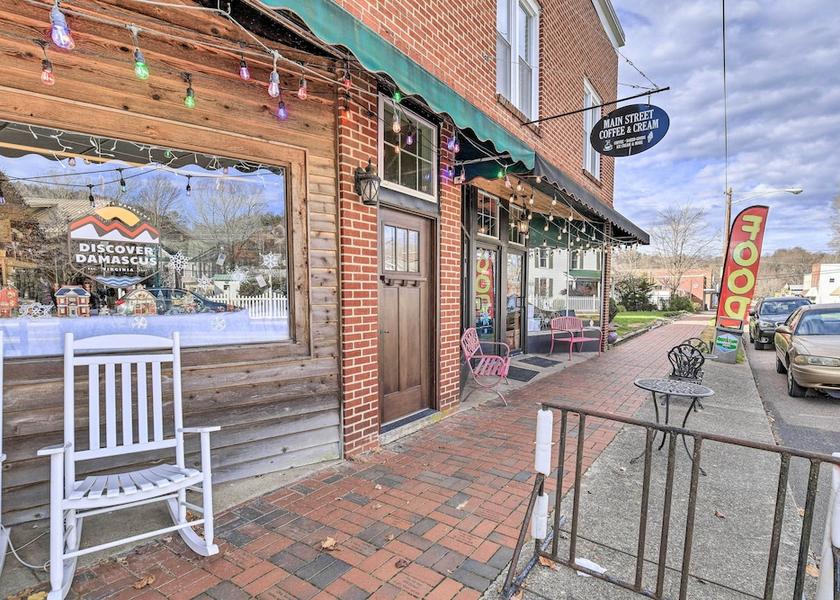 Virginia Damascus Interior Entrance