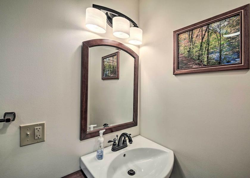 Virginia Damascus Interior Entrance