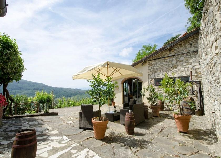 Tuscany Pelago Exterior Detail