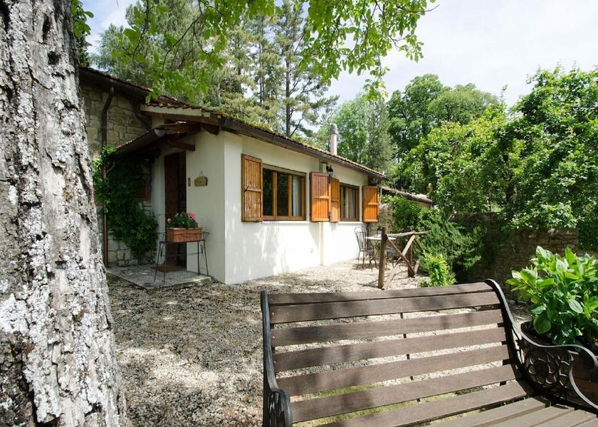 Tuscany Pelago Exterior Detail